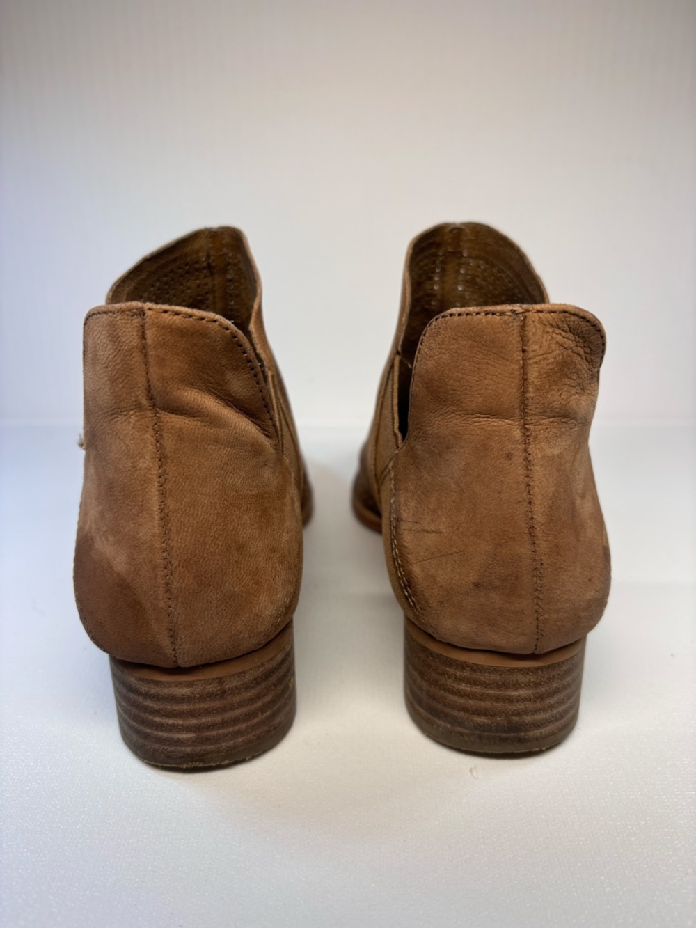 Vince Camuto Perforated Leather Ankle Booties Tan Brown Size 8M - Picture 7 of 11